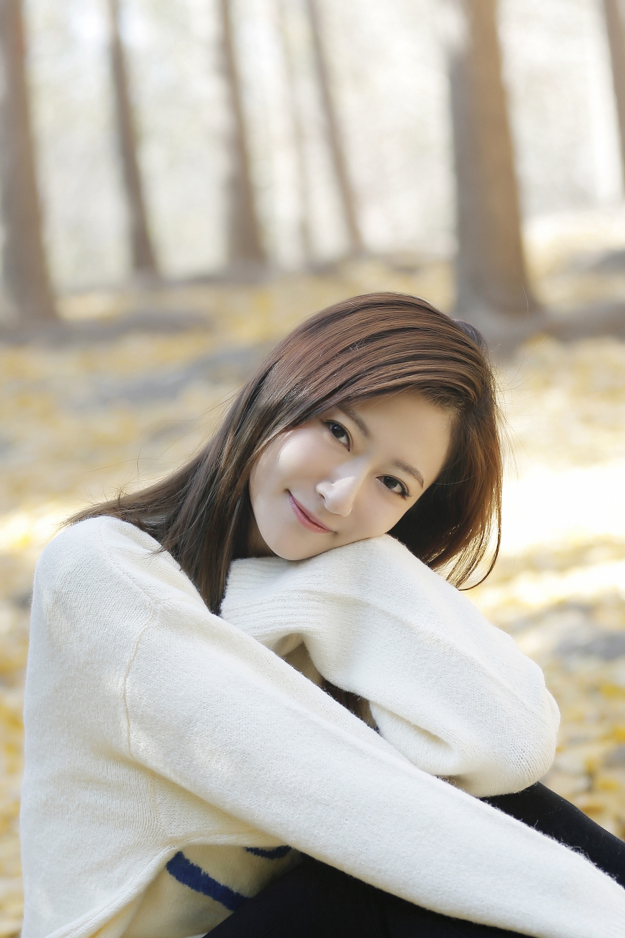 余玥秋日写真曝光 新剧《不知东方既白》即将上线