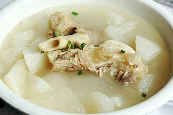 骨头汤怎么也炖不白？记住3点，炖出来的骨头汤又香又白