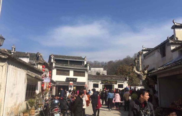 安徽宏村的各个地方,都有着婉约的徽派建筑特色