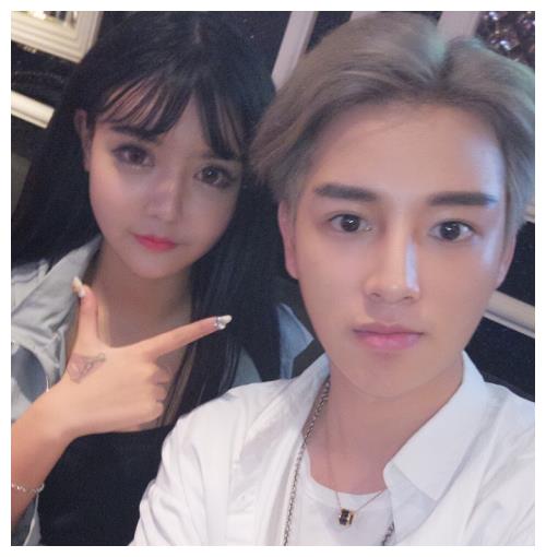 韩安冉婚礼时曾说曹司令这么好的男孩做朋友才能一辈子在一起