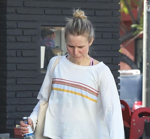 克里斯汀·贝尔上普拉提课归来,表情酸爽又委屈,心情很复杂