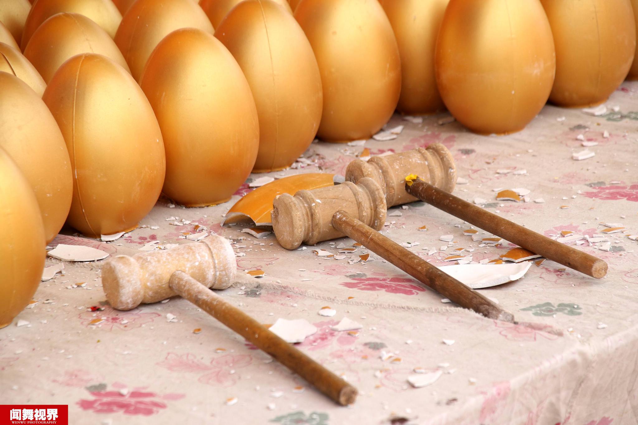 揭秘农村砸金蛋中奖,奖项设置暗藏猫腻,江湖小把戏成就亿元生意