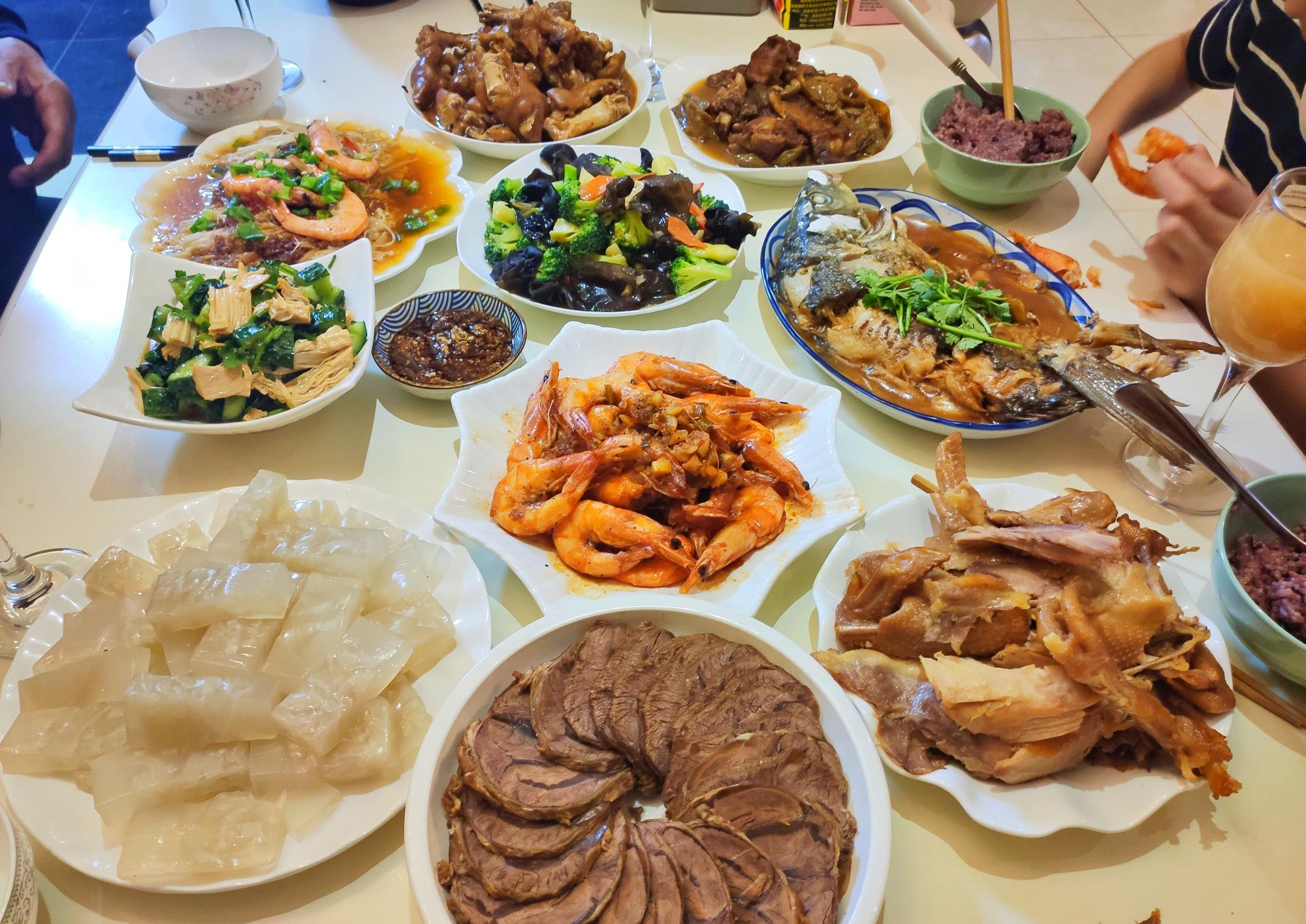 东北人家的年夜饭是这样的,满满都是家的味道,舌尖上的年味