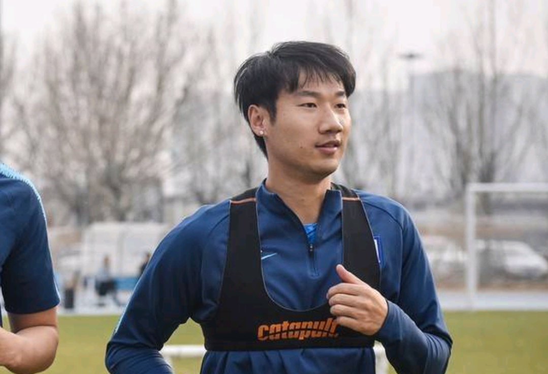 天津泰达足球俱乐部官宣:荣昊加盟天津泰达,双方签约一年|荣昊|天津泰