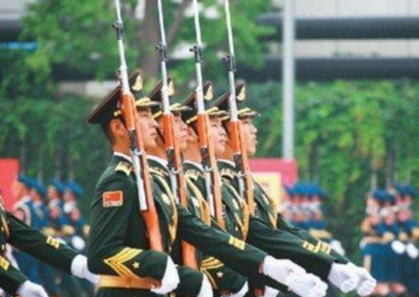 很多国家的礼宾枪只是一个道具，中国的礼宾枪可以发射子弹吗？|礼宾|子弹|道具_新浪新闻