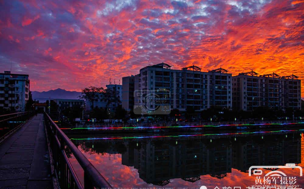 广东韶关始兴县的晚霞,中国最美小城的傍晚风光,熟悉的城很美丽