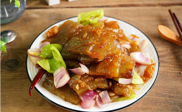 河南这特色菜,外形差上不了宴席,却是家常最爱,比凉粉更受欢迎|皮渣