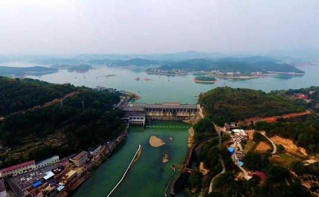 水府庙水库泄洪■ 永丰辣酱晒制■ 永丰赛龙舟■ 梓门桥镇测水"小