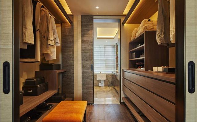 想要主卧卫生间又想要衣帽间?可以如此做,拆掉半个主卫做衣帽间