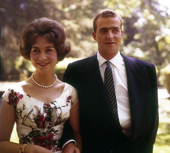 西班牙王太后果断追爱,年轻时颜值让老国王倾倒,婚后冷暖自知