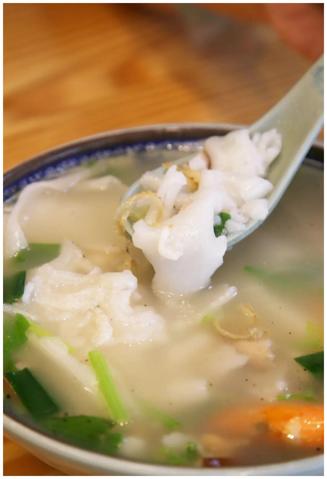 冬天旅游推荐福建锅边糊,浓香四溢,营养丰富,吃过还想吃