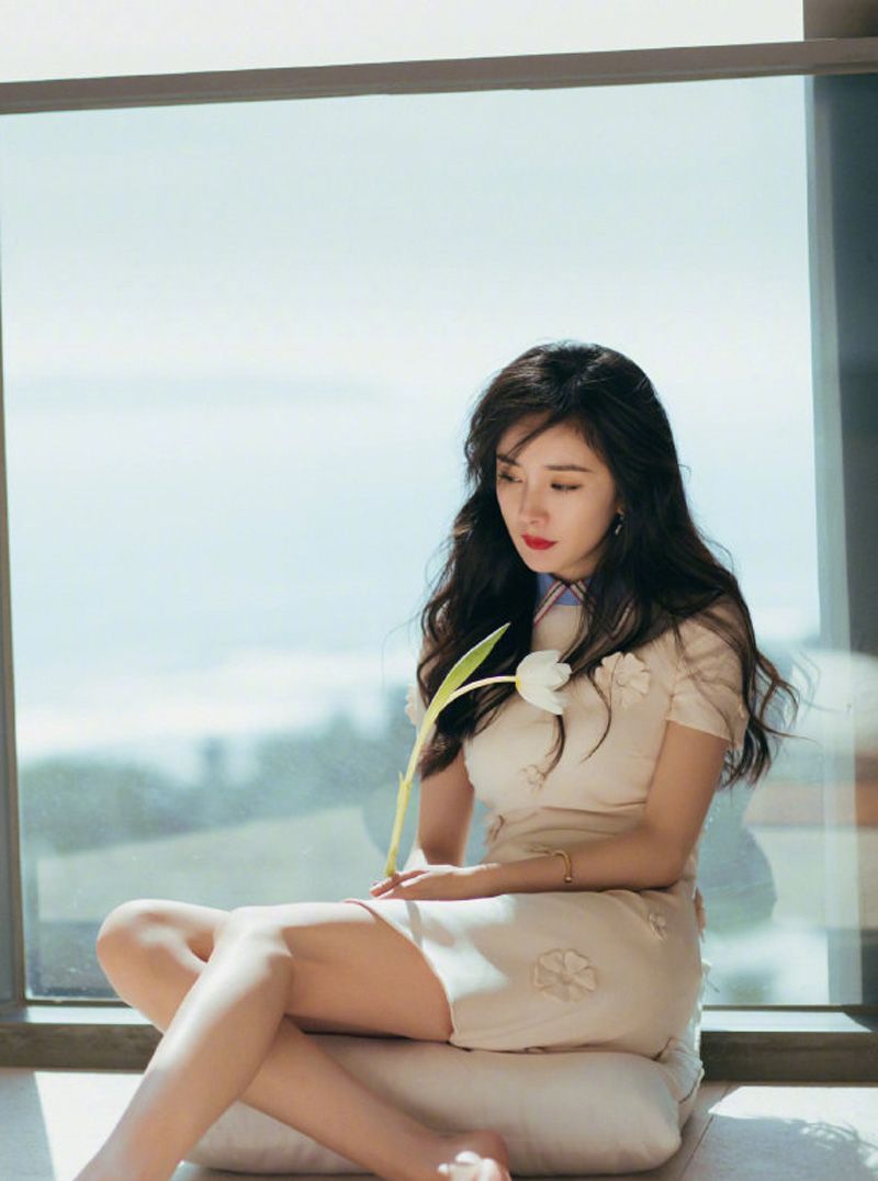 杨幂优雅温柔写真