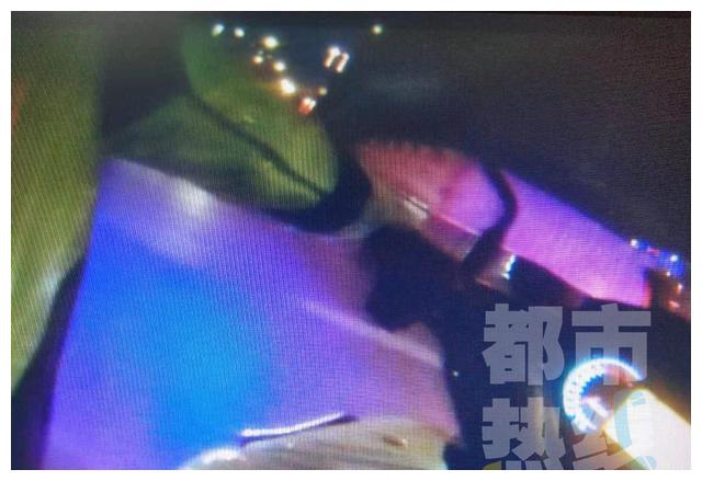 西安5岁男童三轮车上摔下致颅内出血 交警紧急送医休闲区蓝鸢梦想 - Www.slyday.coM
