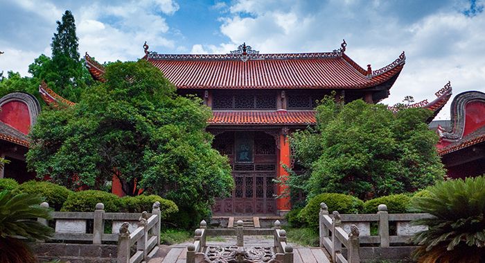 市第一中学校园内有座孔庙,又称文庙,是湖南湘乡最古老的宏伟建筑之一