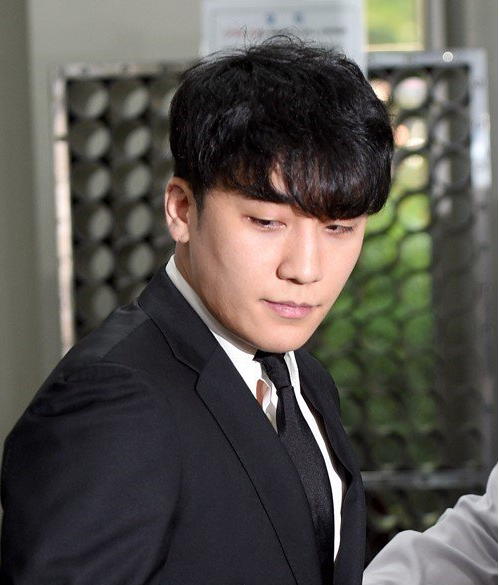 三万韩国网民青瓦台请愿 要求罢免胜利拘留令法官