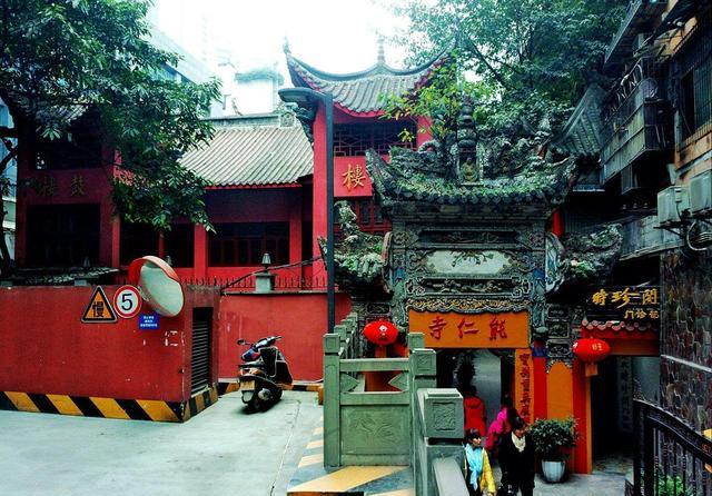 1926年,能亮住持时改子孙庙为十方丛林.