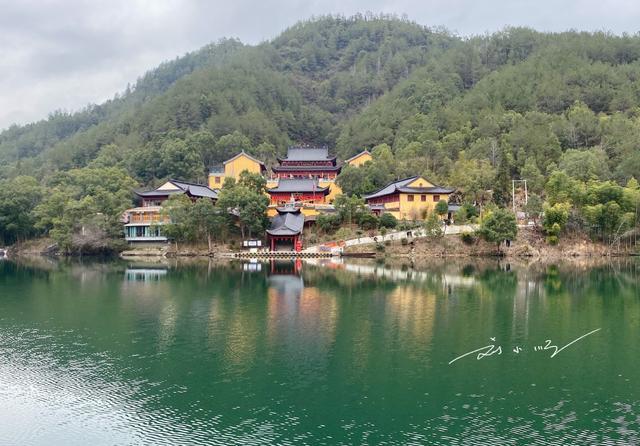 前段时间,当我来到浙江省丽水市的云和县旅游,在这里的云和湖旁边