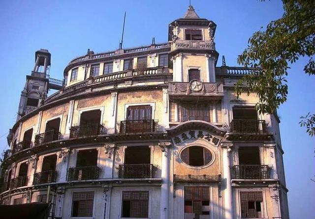 广东汕头曾经最繁华的商业街,一度饱受争议,如今已成为城市地标