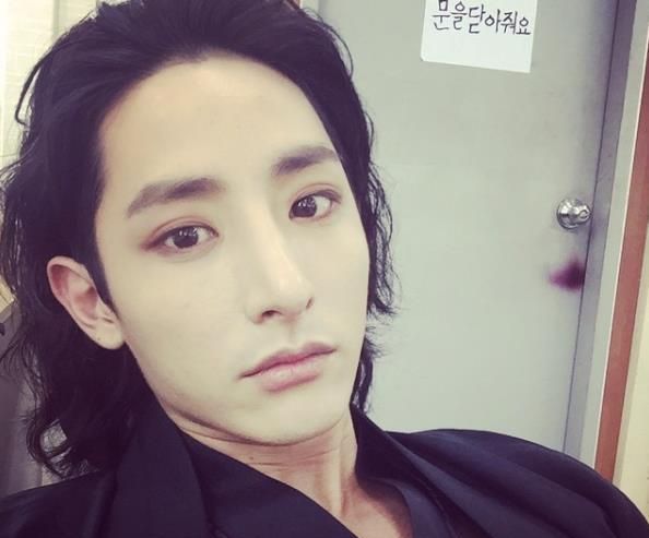 行走的荷尔蒙,妖孽属性的李洙赫,那张绝美的脸让人此生难忘