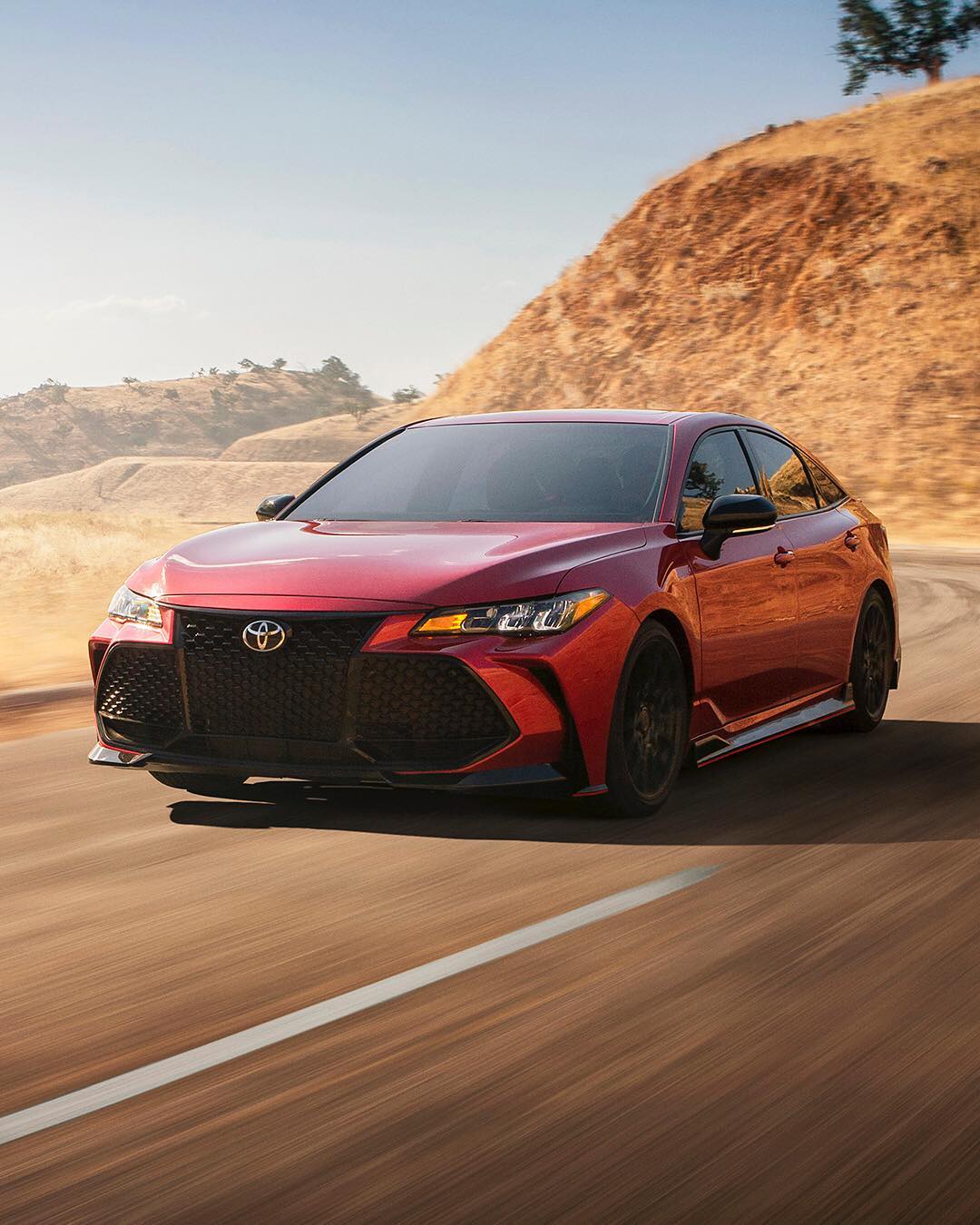 丰田亚洲龙trd版夸张的进气格栅