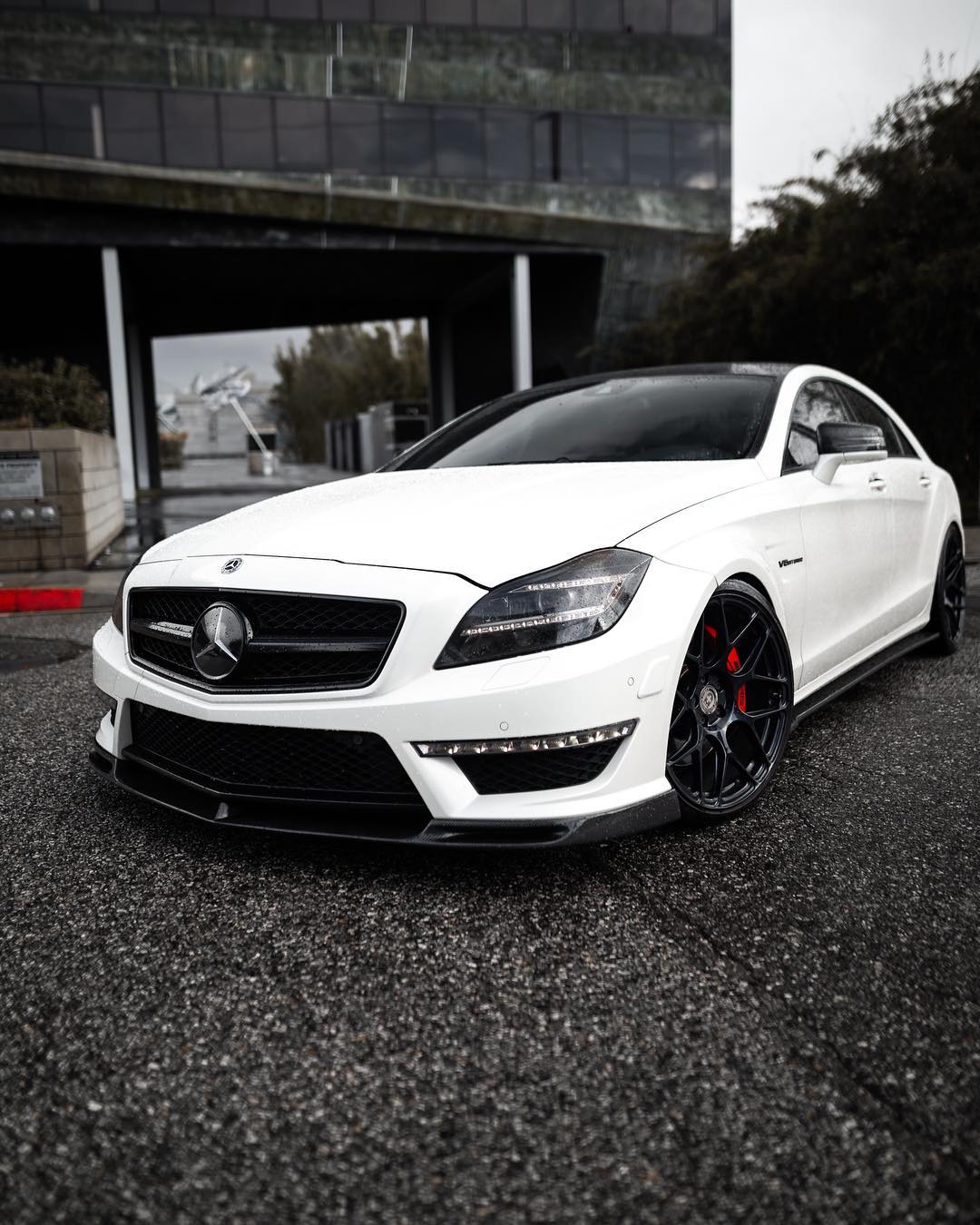 有着"最美轿跑"称号的奔驰amg cls 63!名不虚传!-新浪汽车