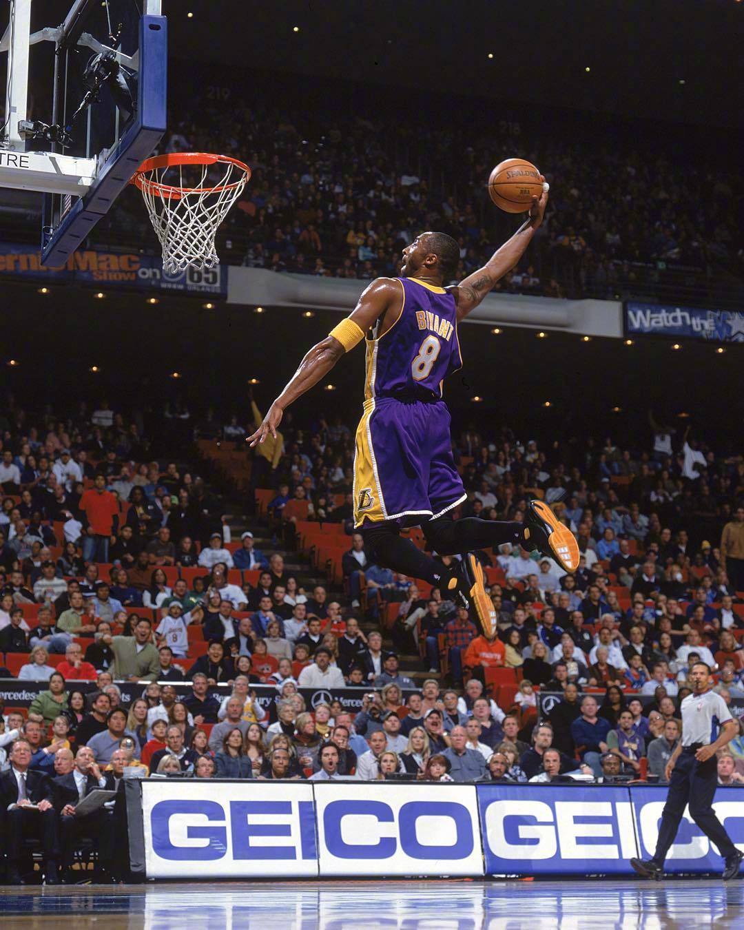 NBA最年轻的首发球员，扣篮美如画球迷遍布全世界！|美如画|扣篮|球迷|球员|全世界_新浪新闻