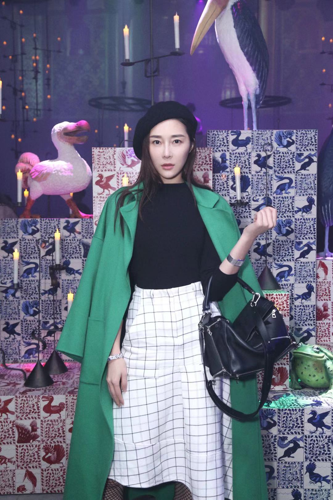 鲍丹出席william de morgan圣诞特别系列派对