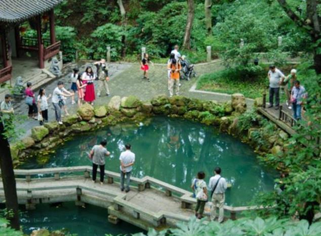 茅山最有“灵性”泉水,能跟游客进行互动,水流高处实属罕见|茅山|泉水|喜客泉_新浪新闻