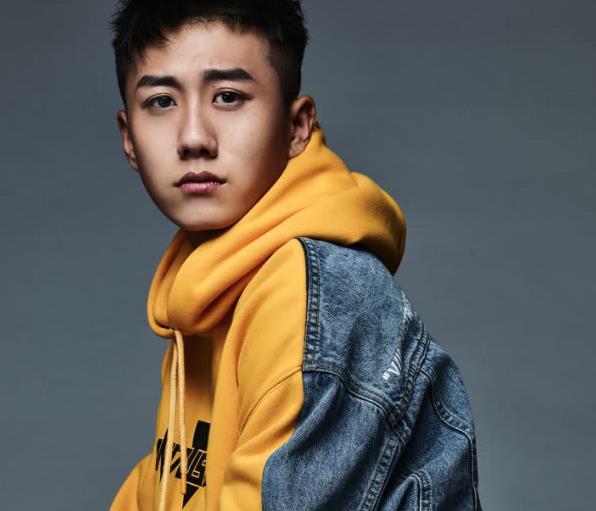 他被调侃是张一山和文章综合体,化身《少年派》熊孩子江天昊