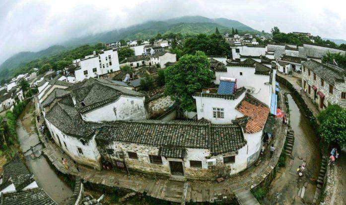 安徽宏村的各个地方,都有着婉约的徽派建筑特色