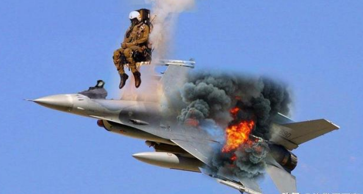 飞行员弹射逃生后军队会让飞行员补偿战机损坏的费用吗