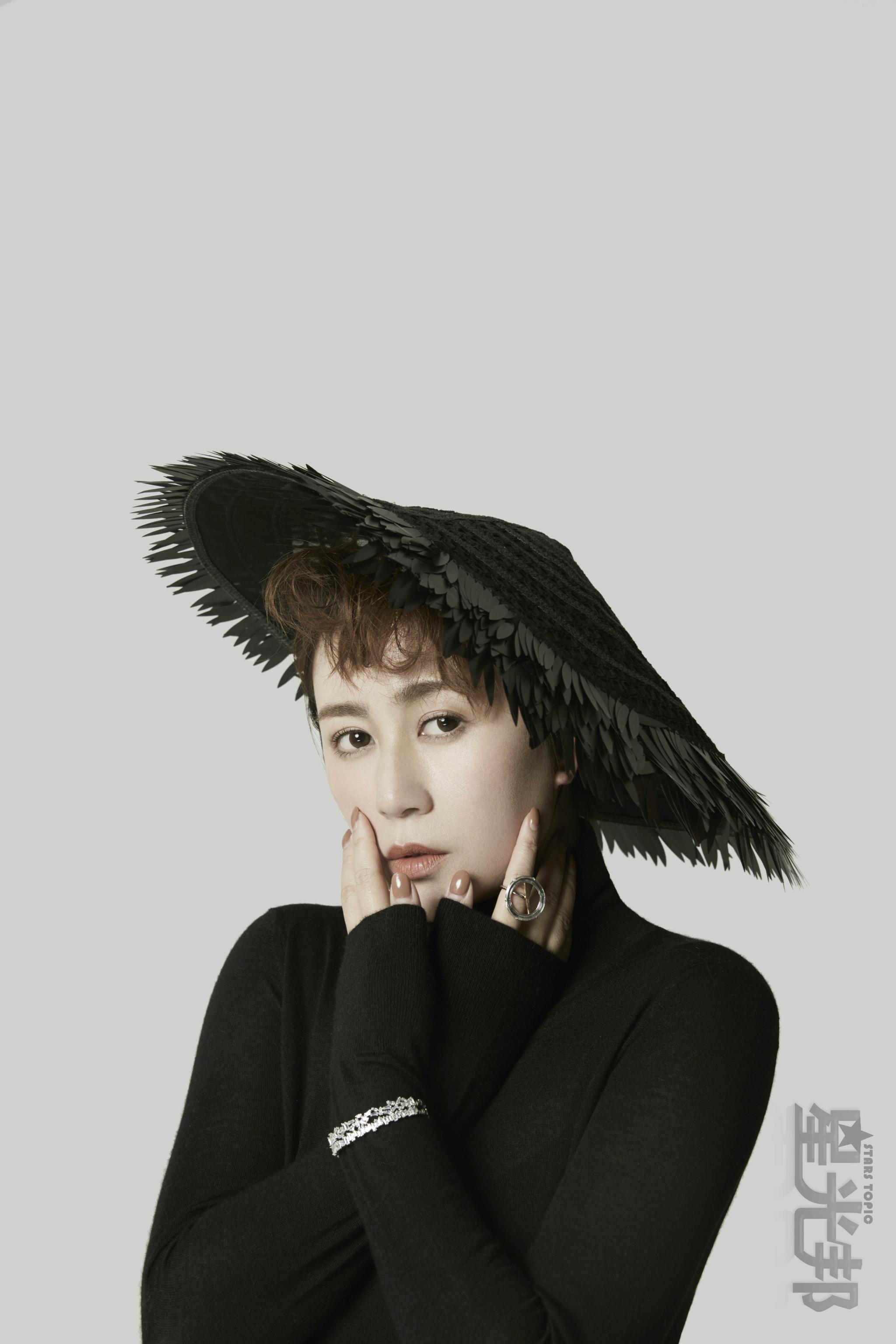 马丽时尚大片尽显成熟优雅 主演《来电狂响》喜破五亿