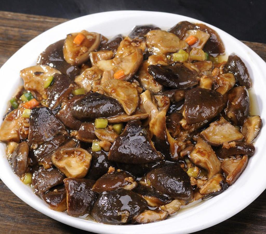 炒香菇时,不需要焯水?厨娘说漏嘴:多数人做错,难怪不入味!