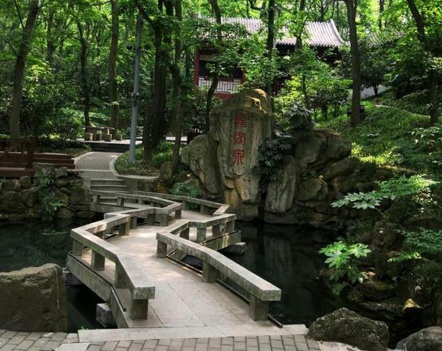 茅山最有“灵性”泉水,能跟游客进行互动,水流高处实属罕见|茅山|泉水|喜客泉_新浪新闻