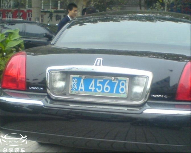 河南郑州“斗地主”车牌，迈巴赫的最小，最后一个6A级