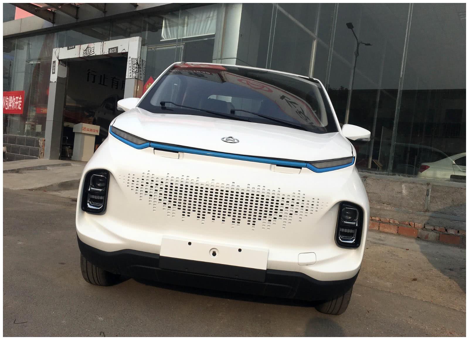 纯电动微型车长安尼欧快充半小时续航里程205km外观是亮点