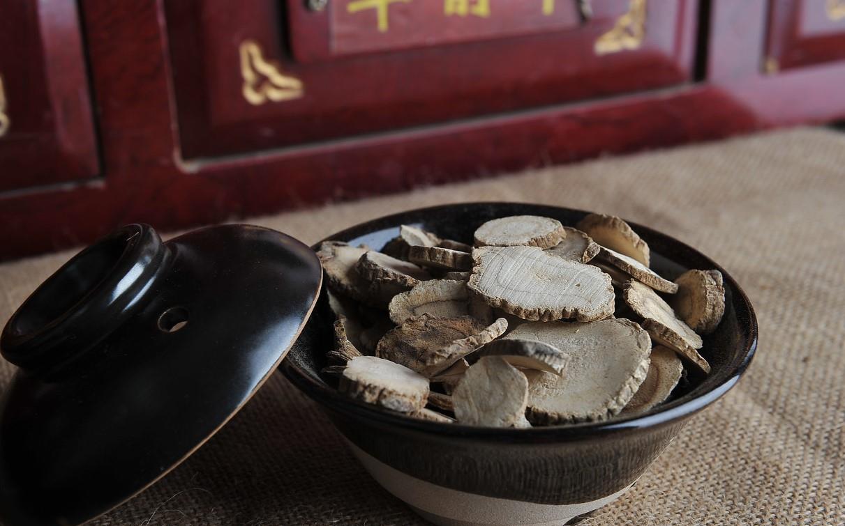 厨师透露:炖肉用"白芷"做佐料,味道更鲜美,这个配方必须收