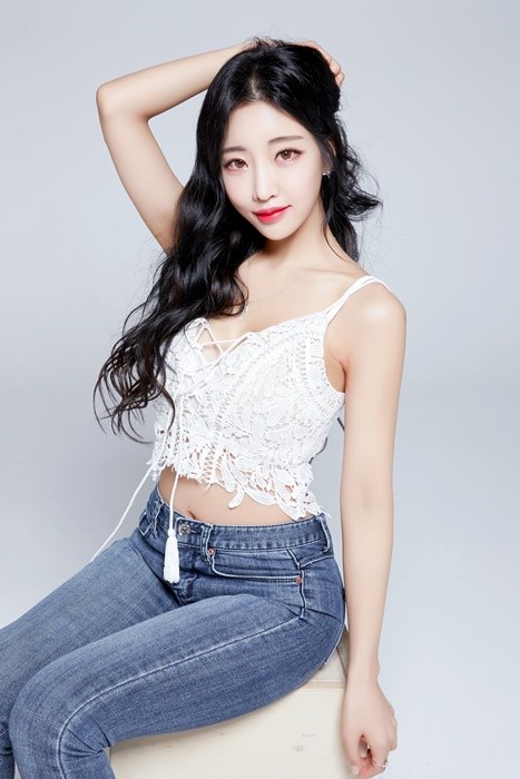 韩国女模特宝娜拍代言宣传照秀性感火爆身材