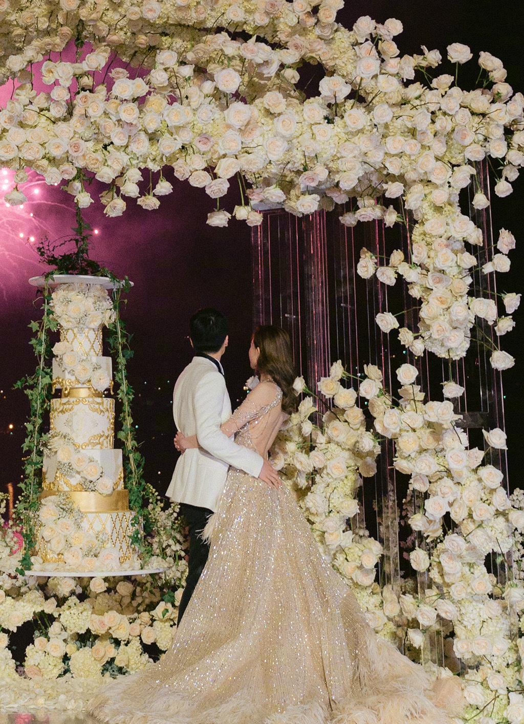 文咏珊嫁入豪门婚礼隆重,穿一身高定精致婚纱,美艳宛如画中人!