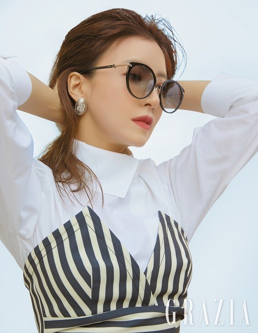 韩国女艺人尹世雅最新杂志写真曝光