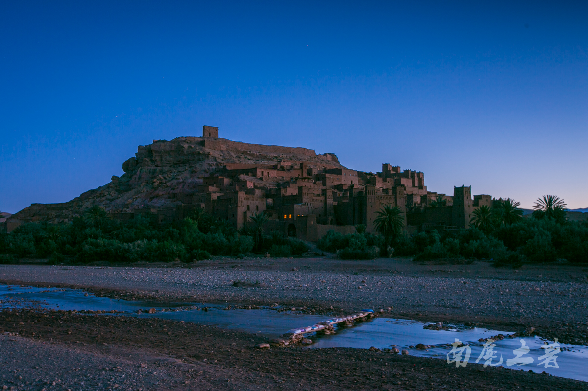 西撒哈拉门户的日夜星辰