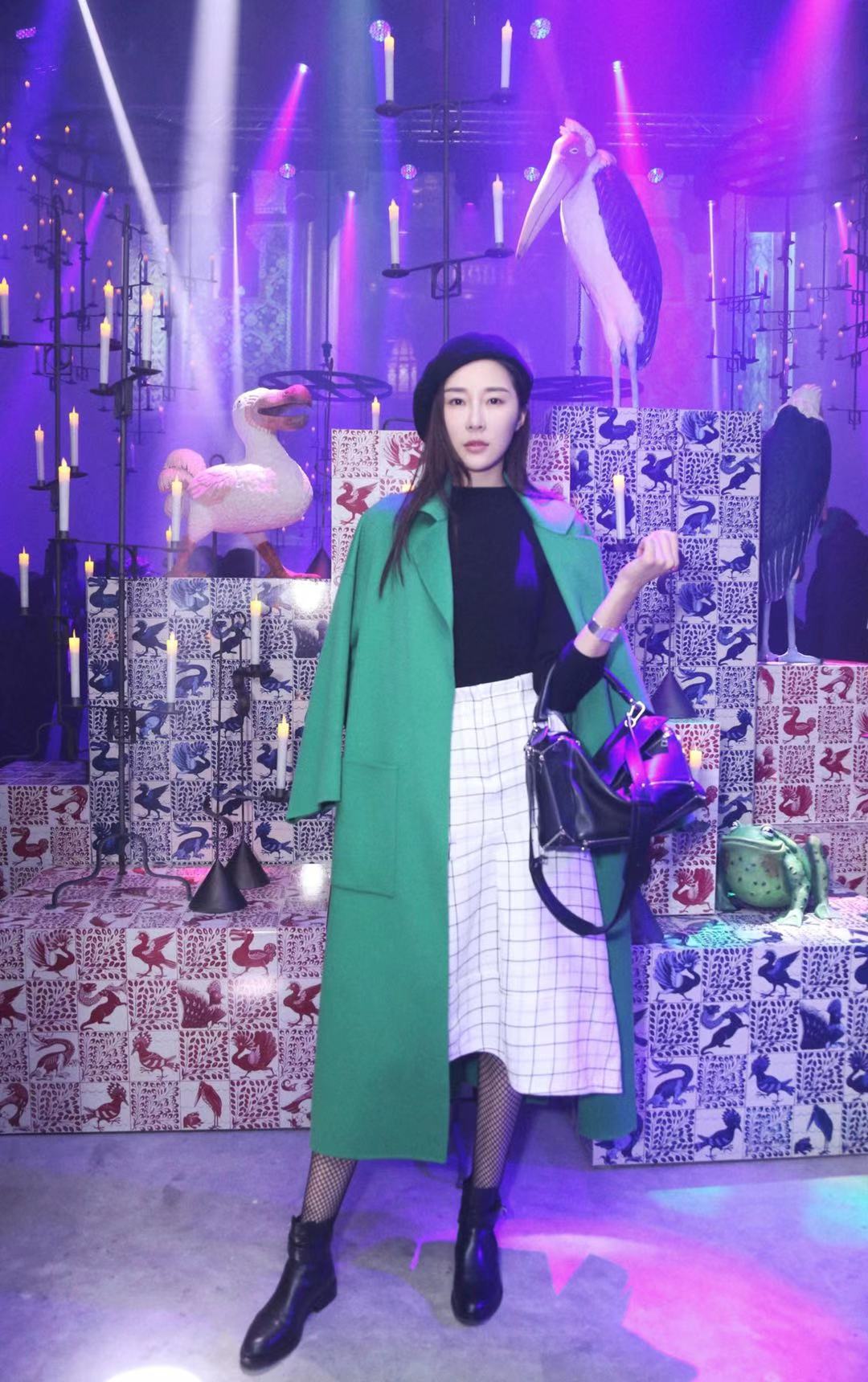 鲍丹出席william de morgan圣诞特别系列派对