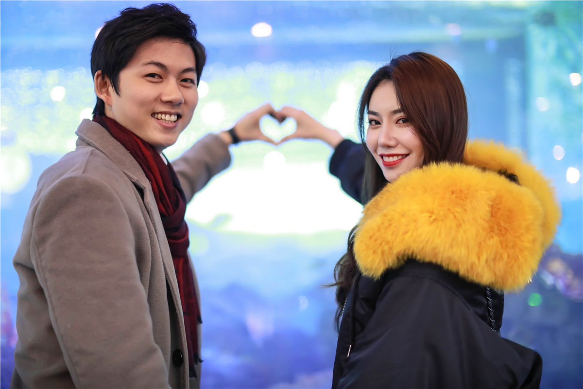 重庆小情侣新春秀恩爱指导手册,鎏嘉码头浪漫灯光助你撒狗粮