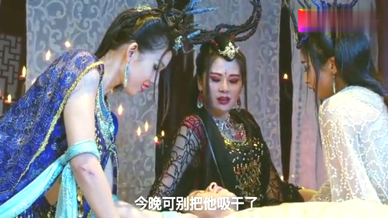 小伙被三个女妖所迷惑,被吸取精气,幸好被高人发现相救