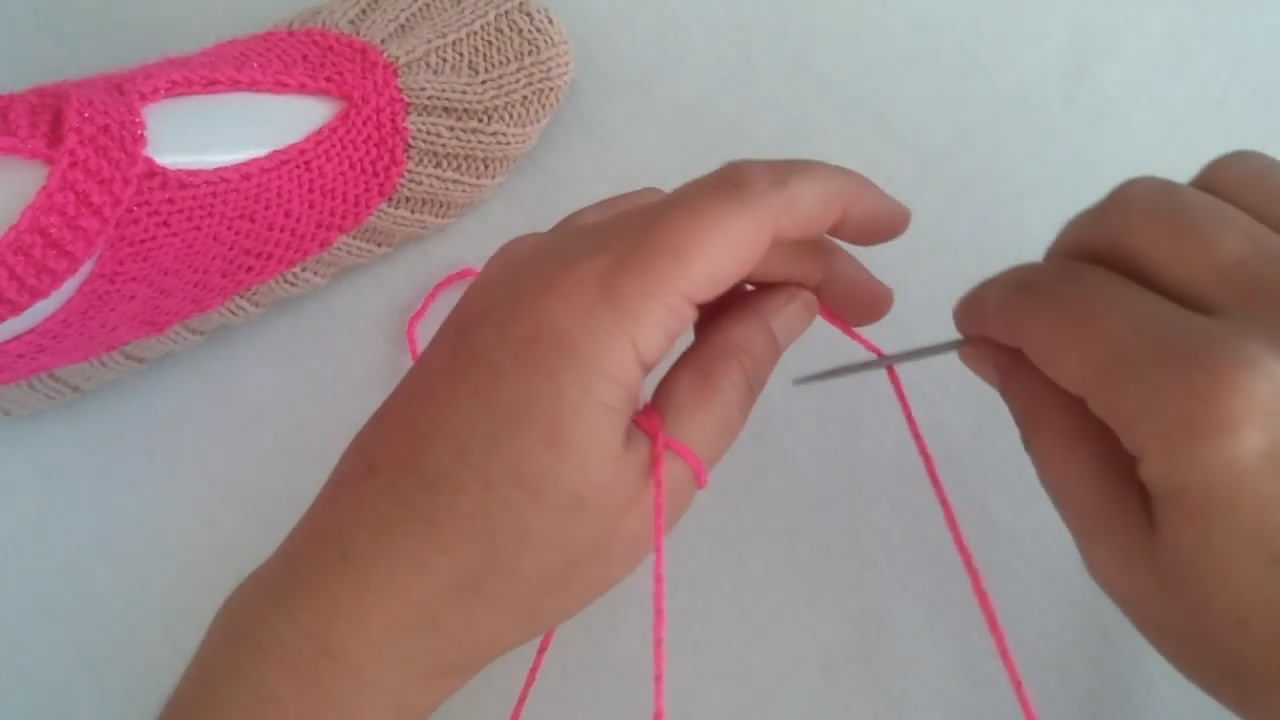 生活针织系列,带你学习如何钩织漂亮的袜套,穿起来非常舒适!