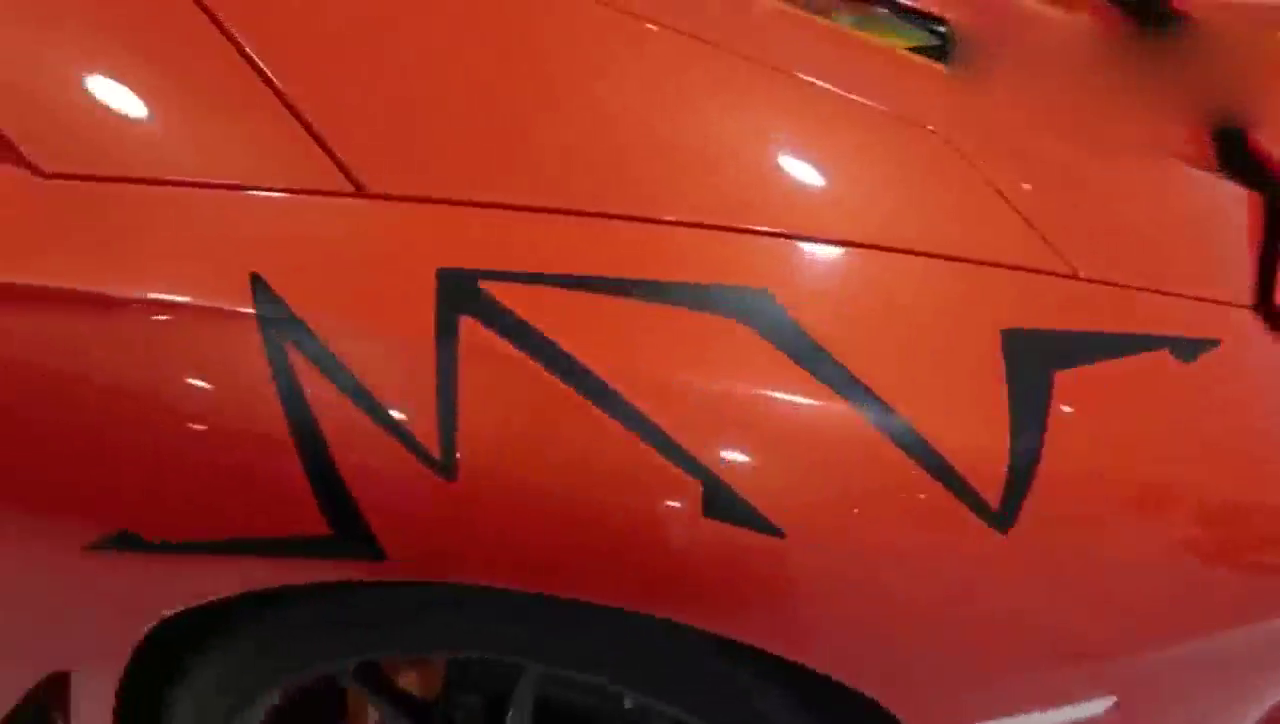 迪拜首富之子不到18岁就买兰博基尼, 没驾照只