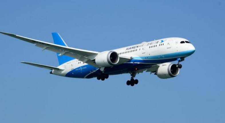 再大一点的波音787-9客机,它的最大起飞重量约为254吨,油箱容量是12.