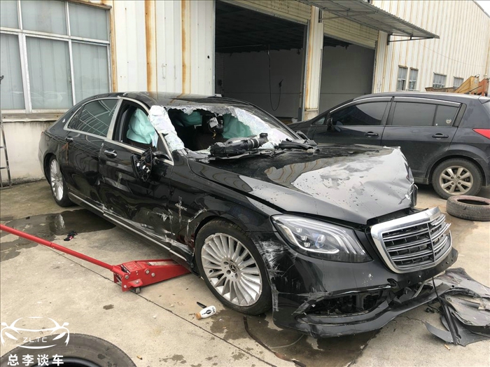 迈巴赫s撞报废,外观面目全非,没维修价值的车,为什么抢手?