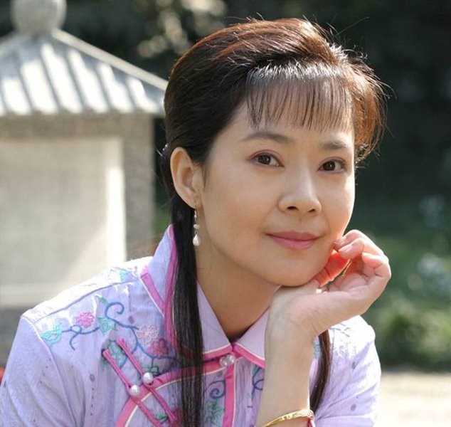 1990年,俞小凡主演琼瑶电视剧《婉君》当中的夏婉君,被观众称为90年代