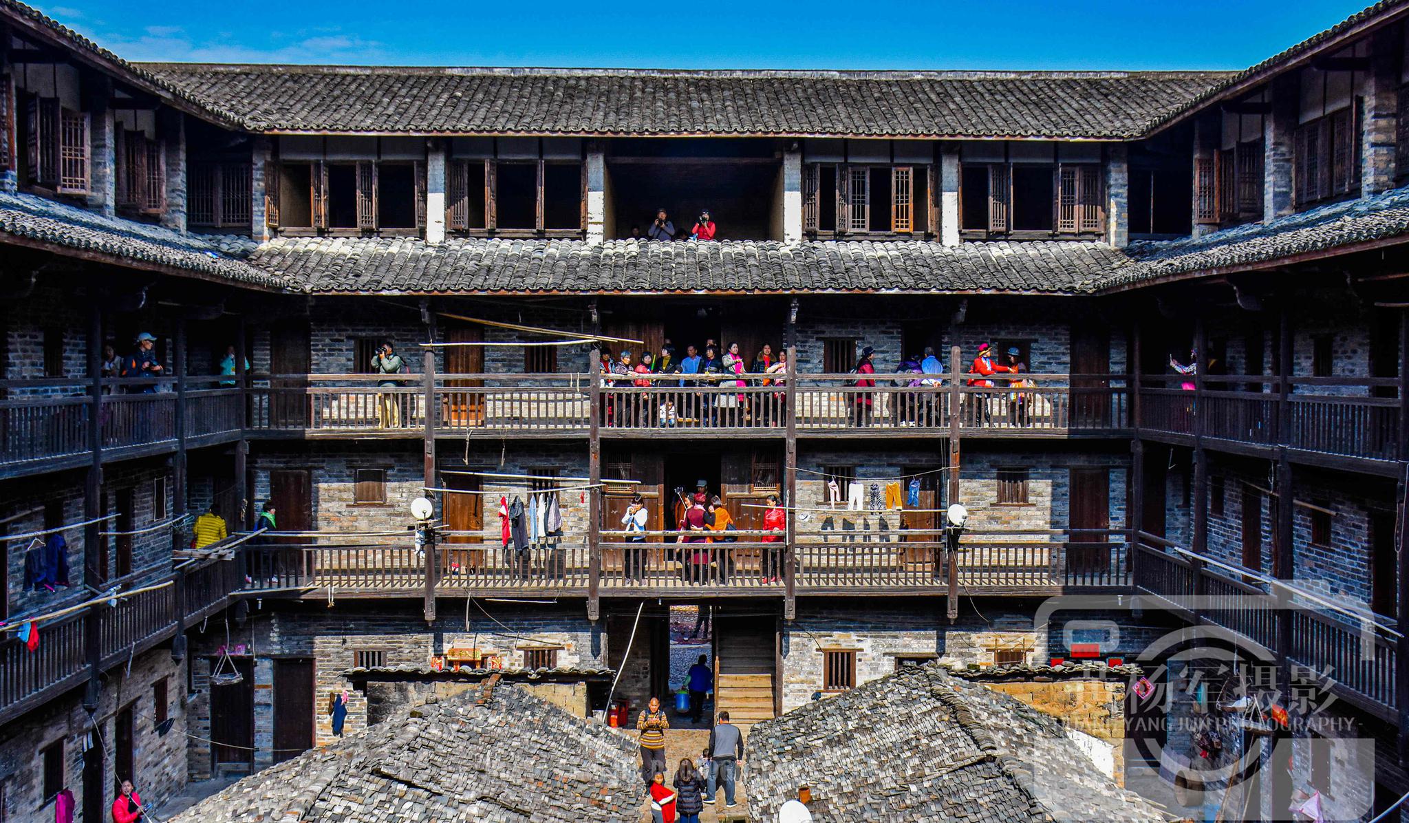 赣州龙南县燕翼围的古韵,有4层136间房是清代的古建筑,看看咋样